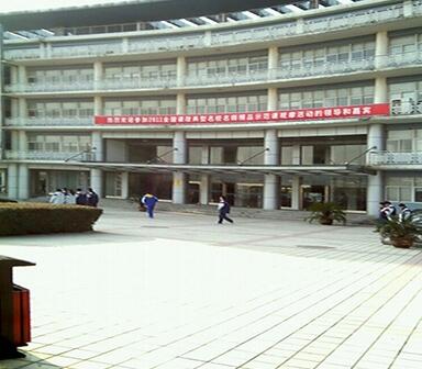 南京理工大學藝文館玻璃清洗